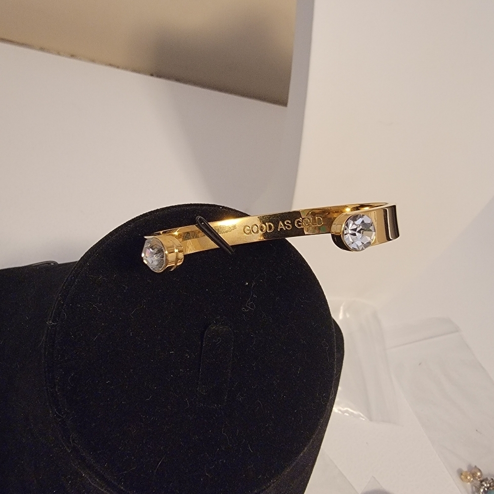 Good As Gold Cuff Bracelet Gold Tone Crystal Ends Spade Mark - Picture 5 of 10